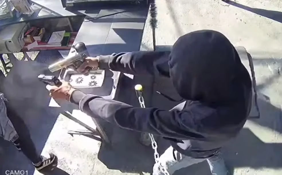 Homem foge após atirar na ex em pastelaria na Zona Norte de SP; vítima está na UTI