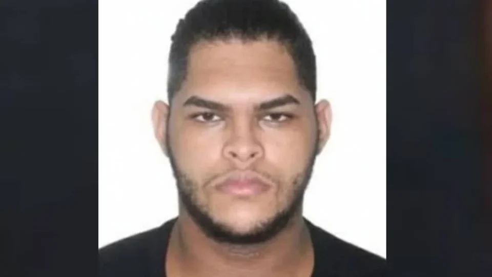 VEJA VÍDEO: Jovem é morta a facadas pelo ex-namorado na porta de casa em Itaúna (MG); crime foi premeditado