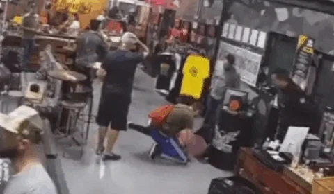 VÍDEO: Pastor é preso após disparo acidental matar homem em clube de tiro