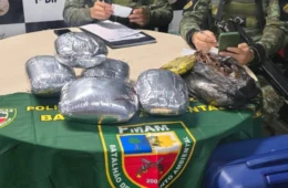 Mulher é presa com 6 quilos de cocaína camuflados em sacos de café durante fiscalização fluvial no Amazonas