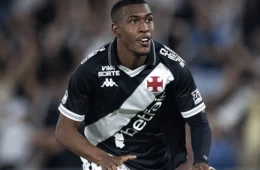 Vasco vence o Fluminense de virada e abre vantagem na Copa do Brasil