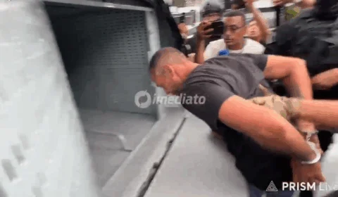 Em silêncio, pai preso por matar filho de 3 anos deixa delegacia escoltado