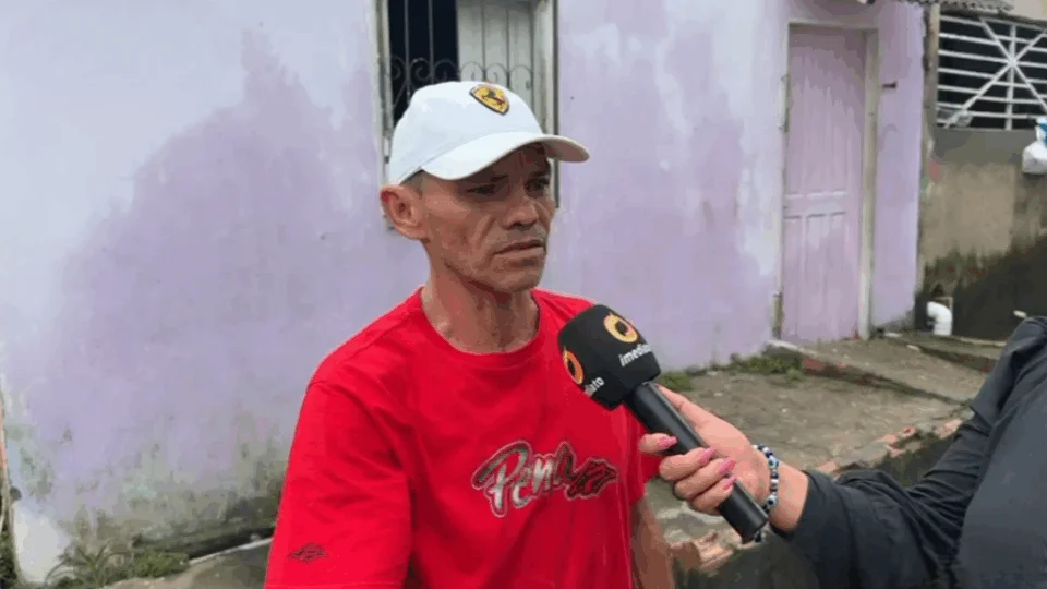 Alagamentos recorrentes transformam rua do Zumbi dos Palmares 2 em rio e moradores cobram solução em Manaus
