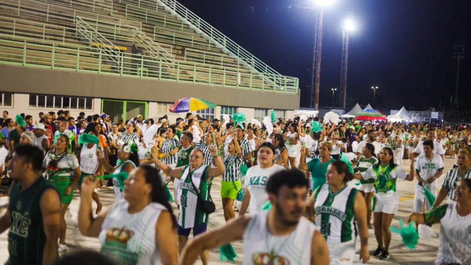 Atual campeã do Carnaval, Reino Unido da Liberdade faz pré-ensaio técnico no Sambódromo