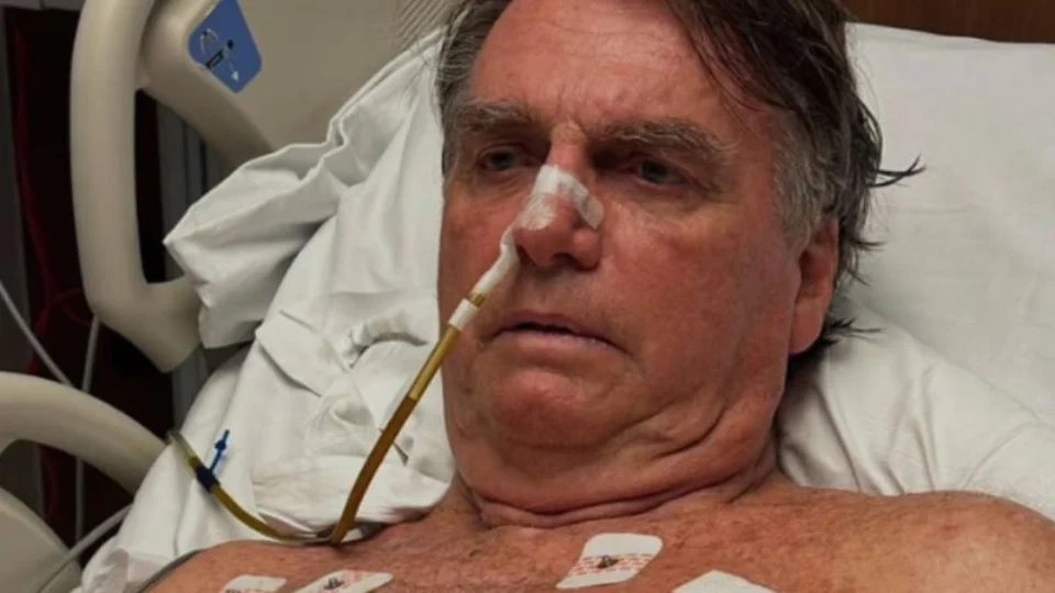 Moraes autoriza ida de Jair Bolsonaro a hospital para realização de exames médicos após sofrer queda