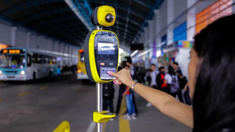 Polícia desarticula grupo que fraudava sistema de meia-passagem em Manaus