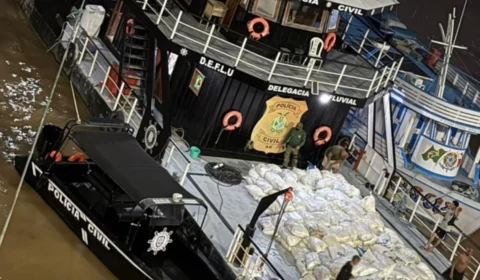 Polícia Civil apreende 12 toneladas de pirarucu seco no Rio Amazonas, em Itacoatiara