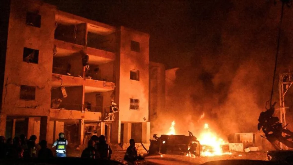 Irã ameaça retaliar Israel e bases dos EUA em caso de ataque norte-americano