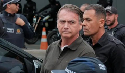 Ex-presidente Jair Bolsonaro passa mal na prisão e bate a cabeça dentro da cela, diz Michelle
