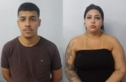 Casal é flagrado com dispositivo eletrônico e acaba preso por série de arrombamentos a carros em Manaus