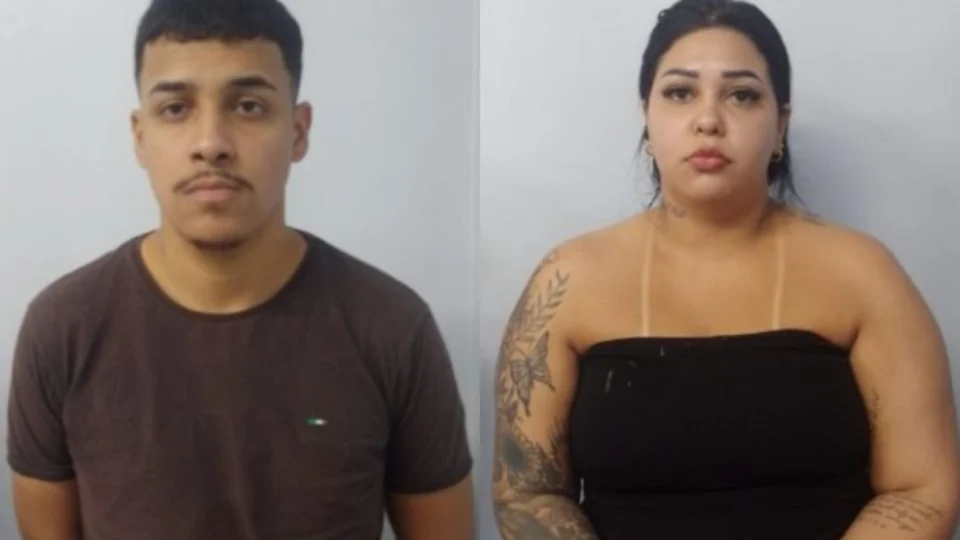Casal é flagrado com dispositivo eletrônico e acaba preso por série de arrombamentos a carros em Manaus