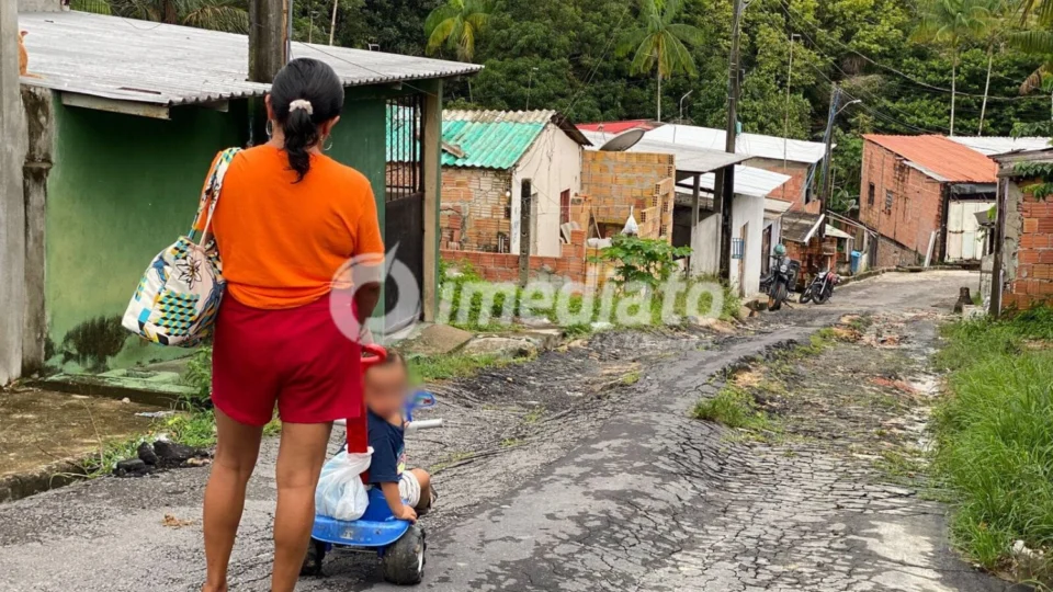 Moradores da rua Indaiá relatam dificuldades causadas pela falta de infraestrutura no bairro Puraquequara