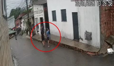 Dupla entra em distribuidora e furta aparelhos celulares no bairro Tancredo Neves