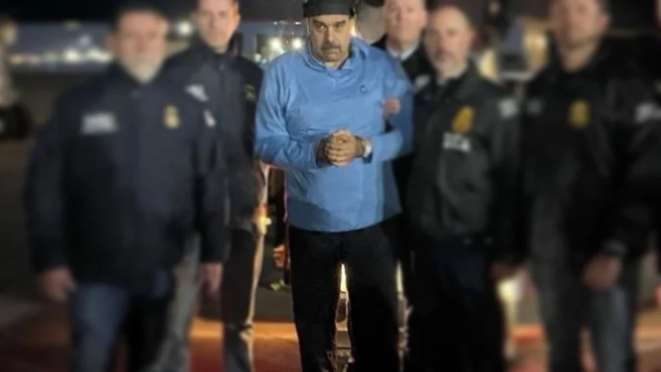 Primeiras imagens mostram Nicolás Maduro chegando a Nova York após captura em operação dos EUA