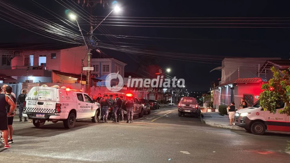 Homem surta e ameaça explodir residência no Parque Dez, em Manaus