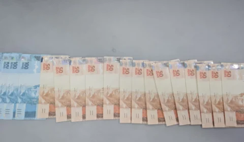 Veja o vídeo: Casal denuncia golpe de R$ 1.100 em notas falsas e relata ameaças após venda de celular em Manaus