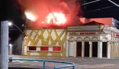 Veja o vídeo: Incêndio atinge tradicional Bar do Caldeira na zona Centro-Sul de Manaus