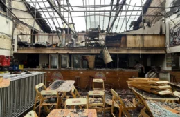 Após rescaldo, veja as imagens de como ficou o Bar do Caldeira após incêndio em Manaus