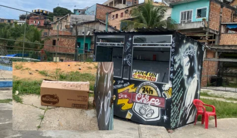 Veja o vídeo: Feto é abandonado dentro de caixa sobre quiosque de lanches na Colônia Oliveira Machado