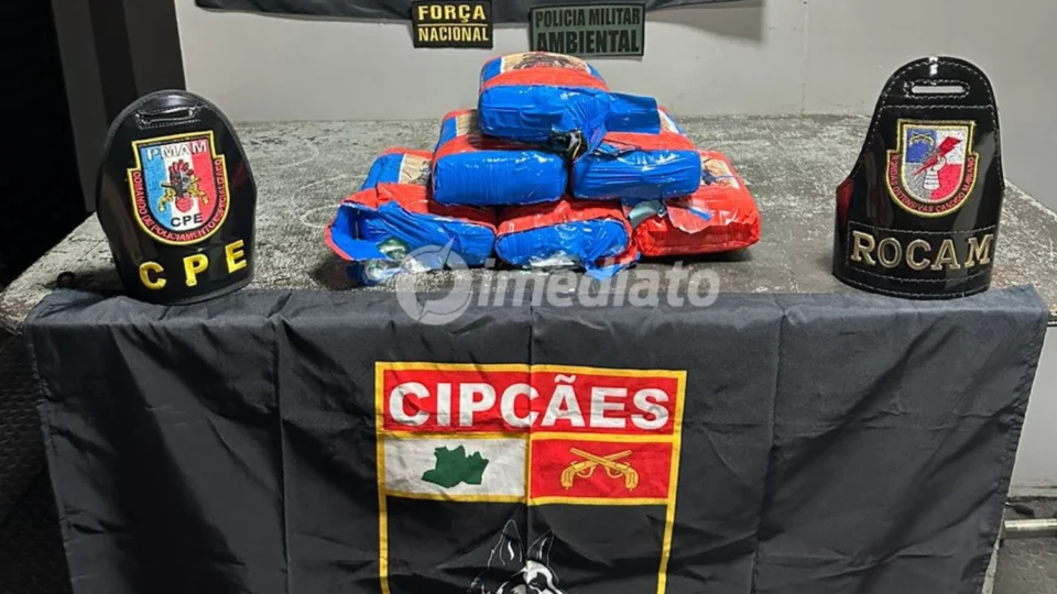 VÍDEO: PMAM apreende mais de 40 quilos de drogas durante fiscalização em embarcações no Rio Solimões