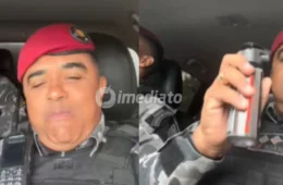 VÍDEO: Policial é alvo de críticas após usar spray de pimenta dentro de viatura fechada com mais 2 policiais 