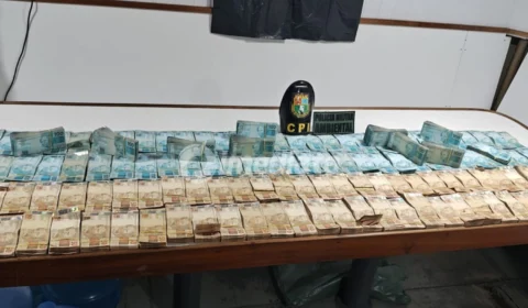 Comerciante é detido no porto de Codajás com R$ 1 milhão em espécie dentro de mochila