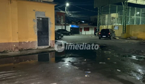 Alagamentos, buracos e esgoto entupido revoltam moradores da rua Edgar Neves, no bairro Crespo