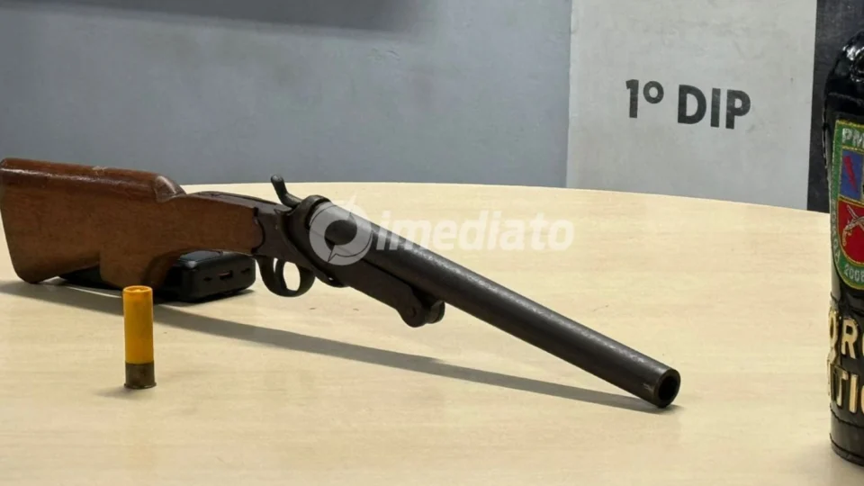 Força Tática apreende arma caseira calibre 20 durante incursão no bairro Educandos, em Manaus