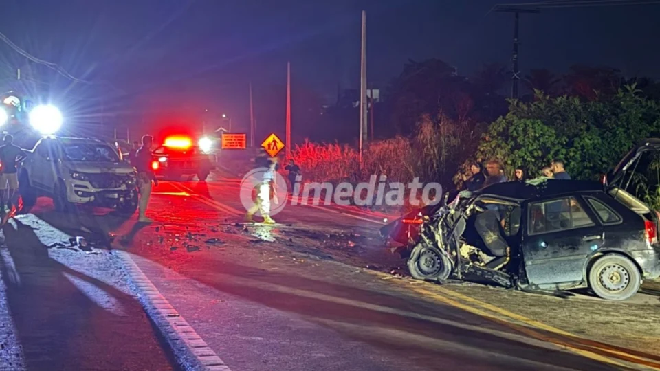 VÍDEO: Colisão entre dois veículos na BR-174 deixa motorista morto após ficar preso às ferragens