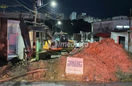 Cratera avança após forte chuva e provoca desabamento de residências no bairro Lírio do Vale, em Manaus