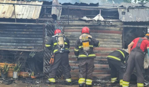 Lanchonete é destruída por incêndio provocado por curto-circuito na zona Sul de Manaus