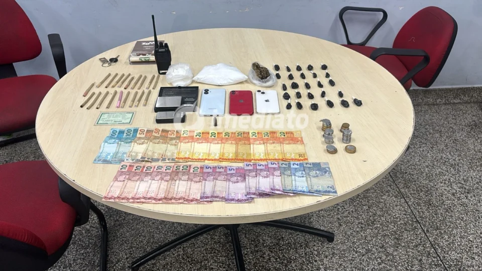 ROCAM prende casal por tráfico de drogas após abordagem no bairro Santo Antônio