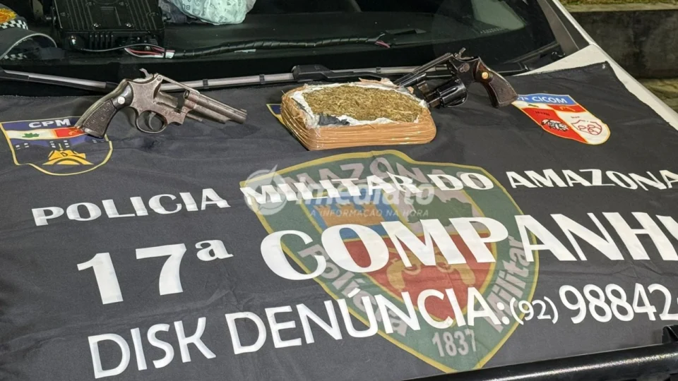 Motociclista foge de abordagem e abandona armas e entorpecente durante ação policial em Manaus