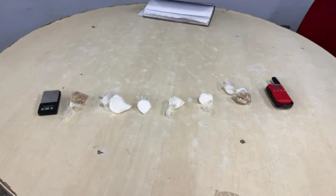 VÍDEO: polícia Militar prende homem com drogas, radinho e balança de precisão em Manaus