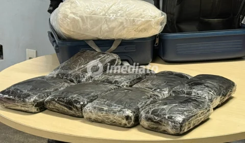 ROCAM Motos apreende 8 tabletes de drogas em mala que seria enviada de embarcação para Rondônia