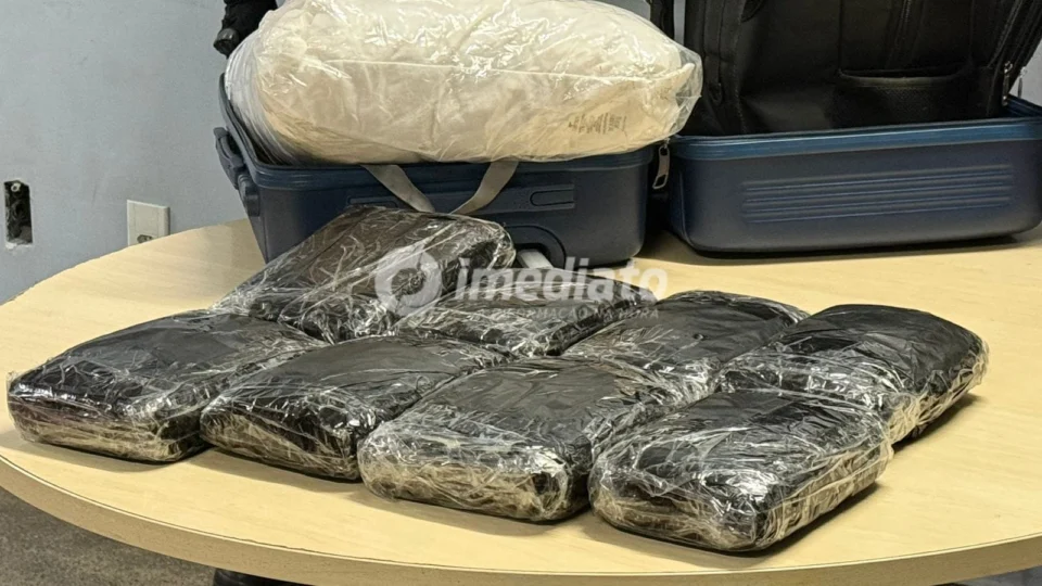ROCAM Motos apreende 8 tabletes de drogas em mala que seria enviada de embarcação para Rondônia