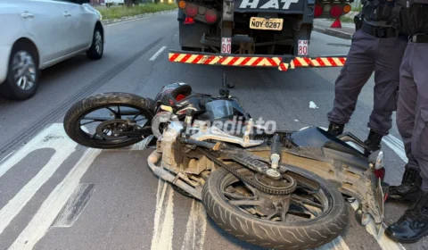 Motociclista fica ferido após colisão com carreta no Distrito Industrial de Manaus