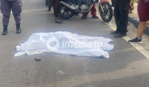 Passageira morre após colisão entre motocicleta e carro na Avenida das Torres, em Manaus