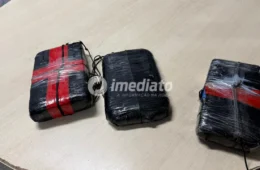 Força Tática apreende drogas escondidas em embarcação no Porto Rodway, no Centro de Manaus