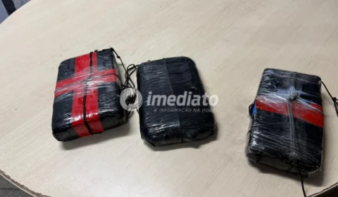 Força Tática apreende drogas escondidas em embarcação no Porto Rodway, no Centro de Manaus