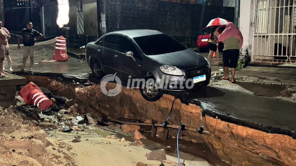 Forte chuva causa alagamentos, prejuízos e revolta de moradores no bairro Lírio do Vale 2, em Manaus