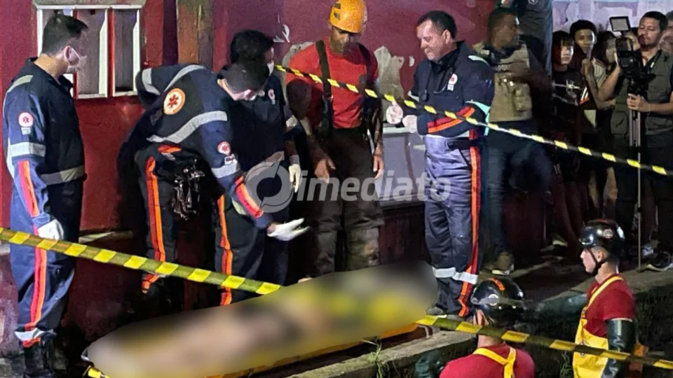 VEJA VÍDEO: Vulgo ‘Mexicano’ é executado a tiros e cai dentro de igarapé no bairro Compensa