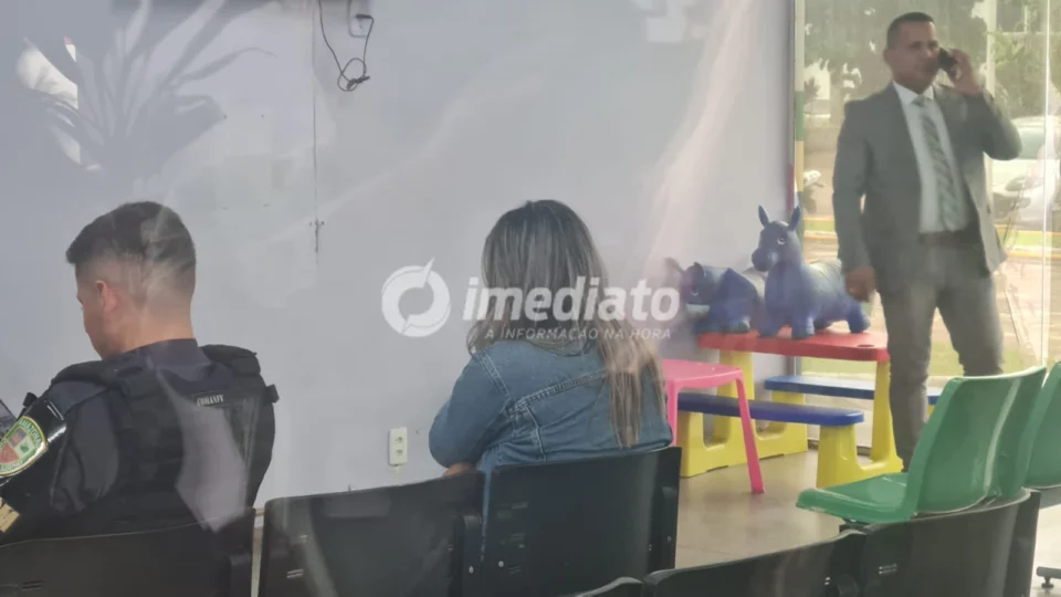 Após perder o filho, mãe de criança assassinada pelo pai procura a Delegacia da Mulher para denunciar agressões