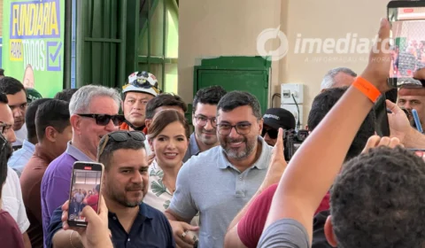 Governador Wilson Lima entrega mil títulos definitivos a moradores do Santa Etelvina, em Manaus