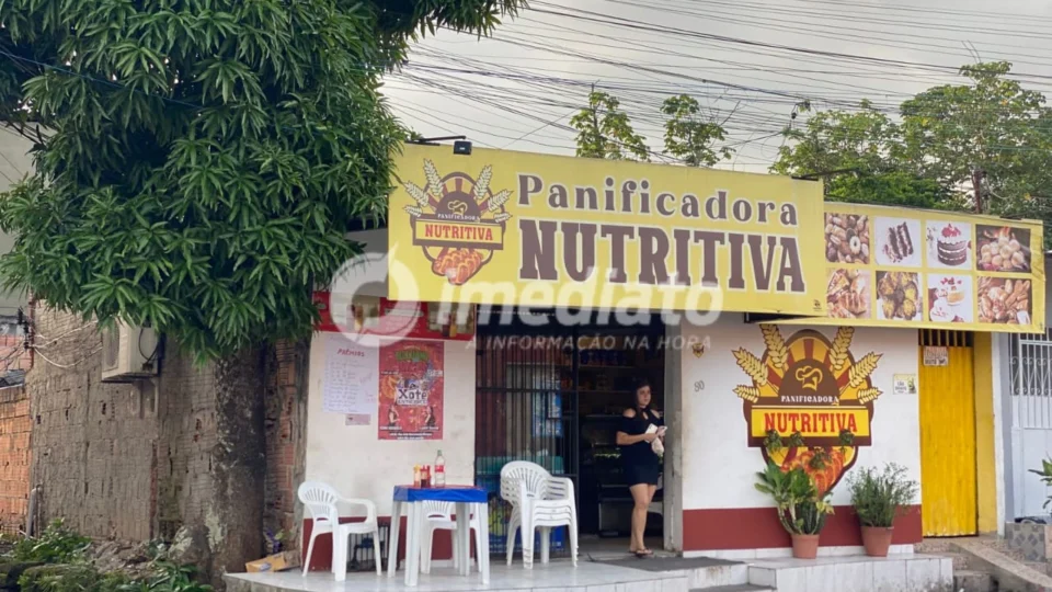 Moradora denuncia risco estrutural causado por mangueira e relata falta de resposta da Semmas em Manaus