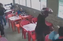 Veja vídeo: Criminosos em motocicleta assaltam restaurante na Zona Oeste do Rio