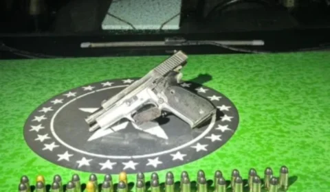 Homem é preso com pistola .45 após travessia clandestina na fronteira em Guajará-Mirim