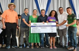 Vice-governador Tadeu de Souza participa de entrega de cartões do Auxílio Estadual em municípios do Baixo Solimões