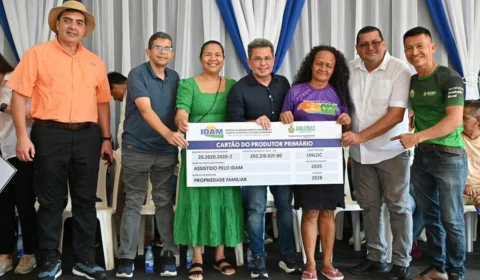 Vice-governador Tadeu de Souza participa de entrega de cartões do Auxílio Estadual em municípios do Baixo Solimões