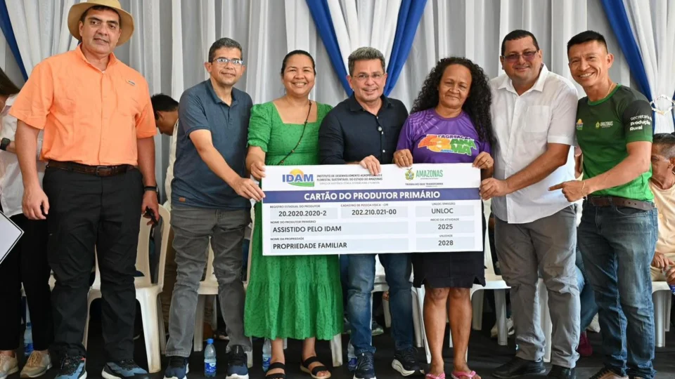 Vice-governador Tadeu de Souza participa de entrega de cartões do Auxílio Estadual em municípios do Baixo Solimões